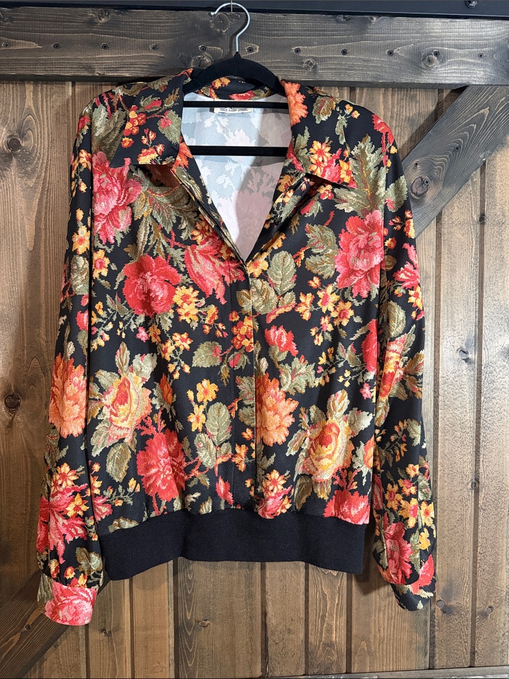 VINTAGE Floral Collared Button-Down Top in Black and Rose - Picture 1 of 6